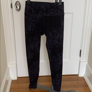 Lululemon Wunder Under 25”  Tight !